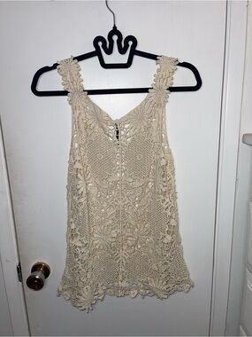 EUC Nella Fantasia Cream Crochet Lace V-Neck Top